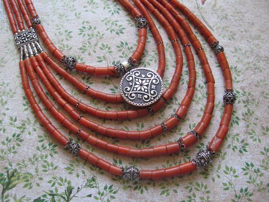 History of metal necklaces in Ukraine